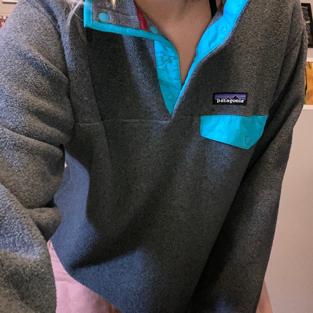 Grey pategonia pullover